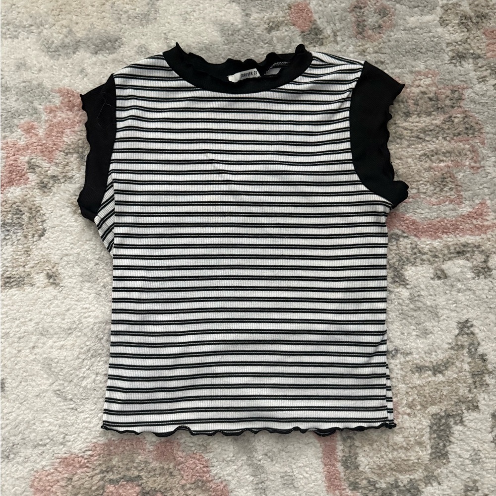 Forever 21 Black and White Striped Short Sleeve Top